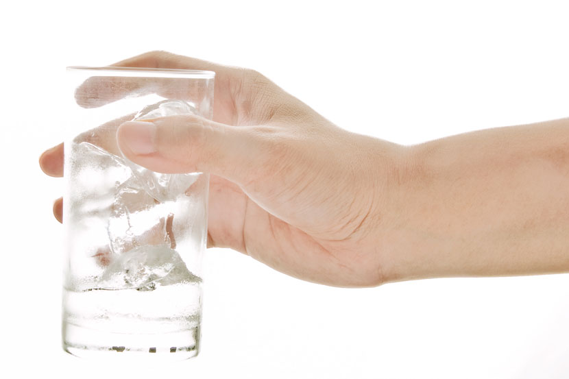 ISPUSTITE ČAŠU IZ RUKE UVEČE PRED SPAVANJE i dogodiće vam se NEŠTO NEVJEROVATNO!