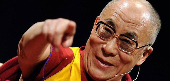 Pitali Dalai Lamu što ga najviše iznenađuje – Njegov odgovor je sve zapanjio!