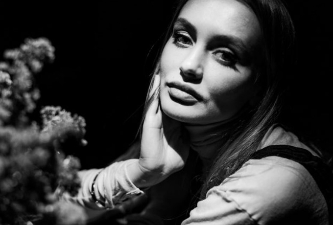 Nije svaki muškarac dovoljno jak da se može nositi s dubokom ženom. Evo zašto!