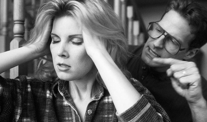 ON JE NIKADA NIJE UDARIO