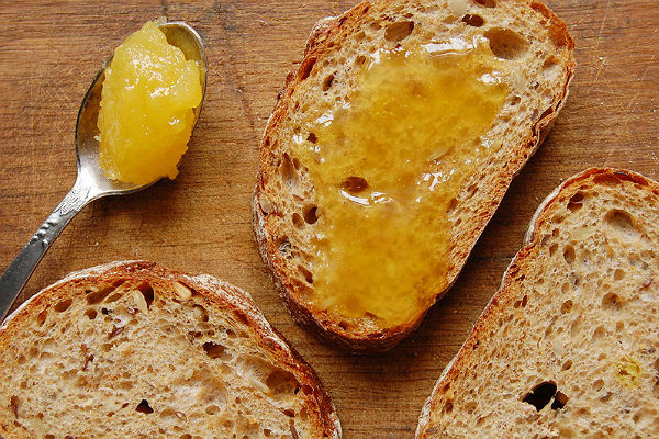 Namažite med i cimet na hljeb i jedite svaki dan: Evo zašto!