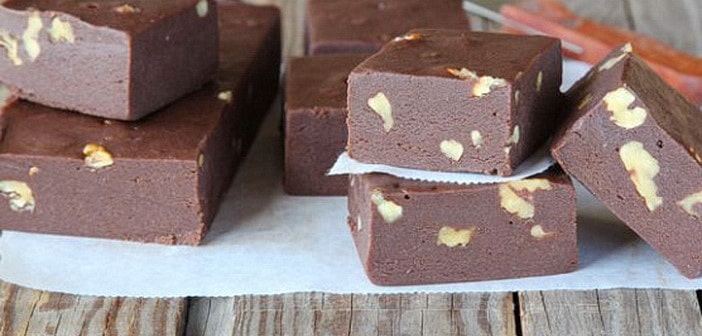 Rajska poslastica bez pećnice: Čokoladni kolač s bananom koji će vas oduševiti!