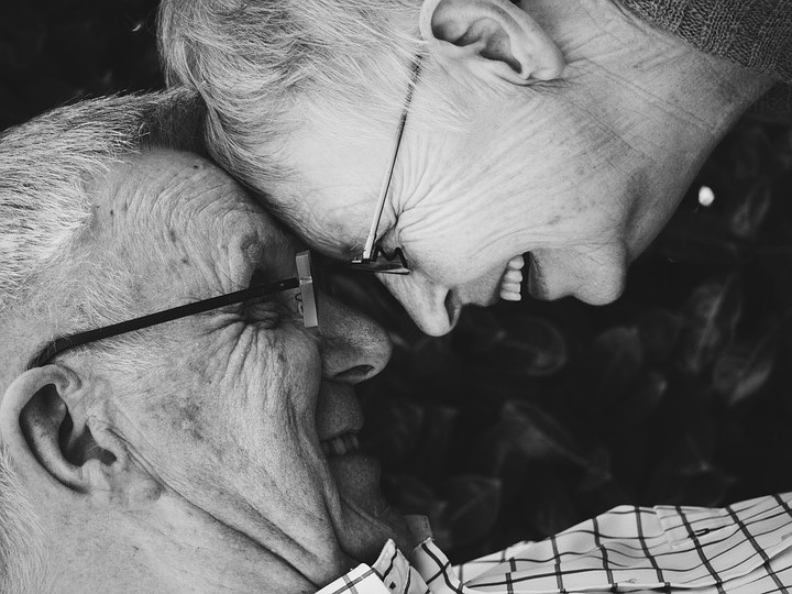 LJUBAV NE ZNA ZA GRANICE: Baka (92) pobjegla sa dečkom (87) iz staračkog doma!