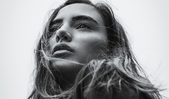 Kad žena stegne srce i okrene ti leđa: 10 signala da te je izbrisala iz duše!