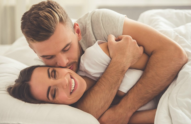 DA LI ZNATE: Šta se zapravo dogodi u ženskom tijelu kada ga muškarac zagrli?