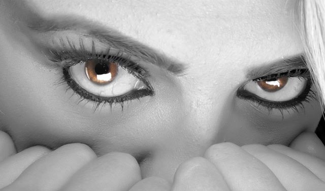 Šta se krije iza fasade skoro savršenih ljudi: 4 znaka da je neko nesiguran