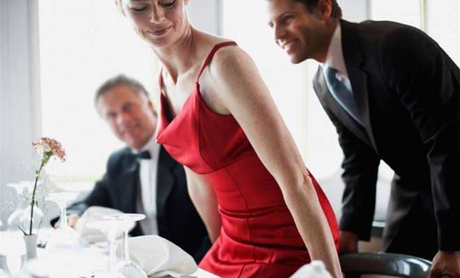 Kako su nekada očevi učili svoje sinove da poštuju žene. Nekada.