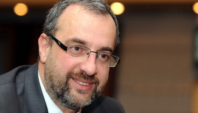 Dr. Ranko Rajović: “Posao je djeteta da se kreće, vrti, skače, a ne da satima gleda u mobitel!”