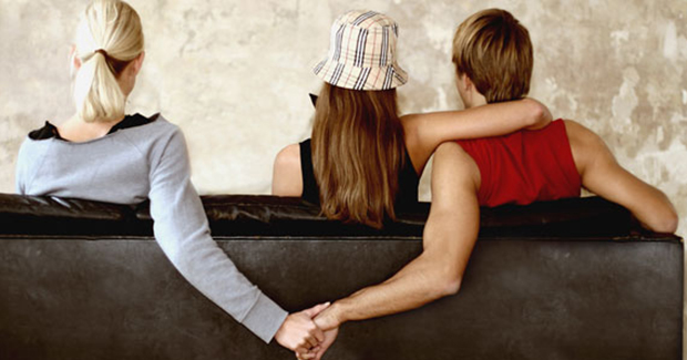 NIJE VJERAN MUŠKARAC: Pet signala koji razotkrivaju nepopravljivog preljubnika