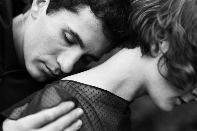 Kada muškarac grli ženu…