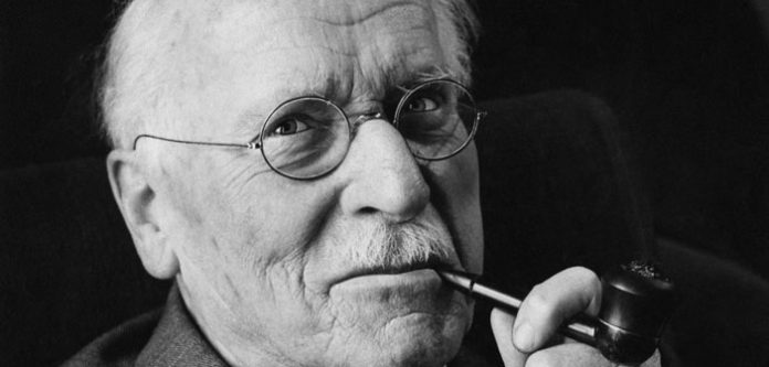 Ne zadržavaj ono što odlazi od tebe – 17 citata Carla Junga