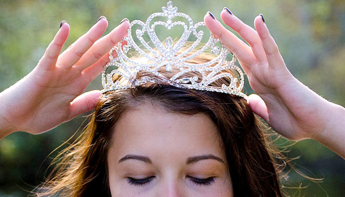 Nemoj barem malo biti ni žena ni majka ni kraljica