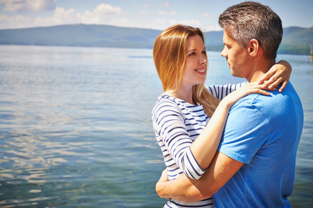 Zašto žene vole starije muškarce: Otkrivamo vam 6 razloga!