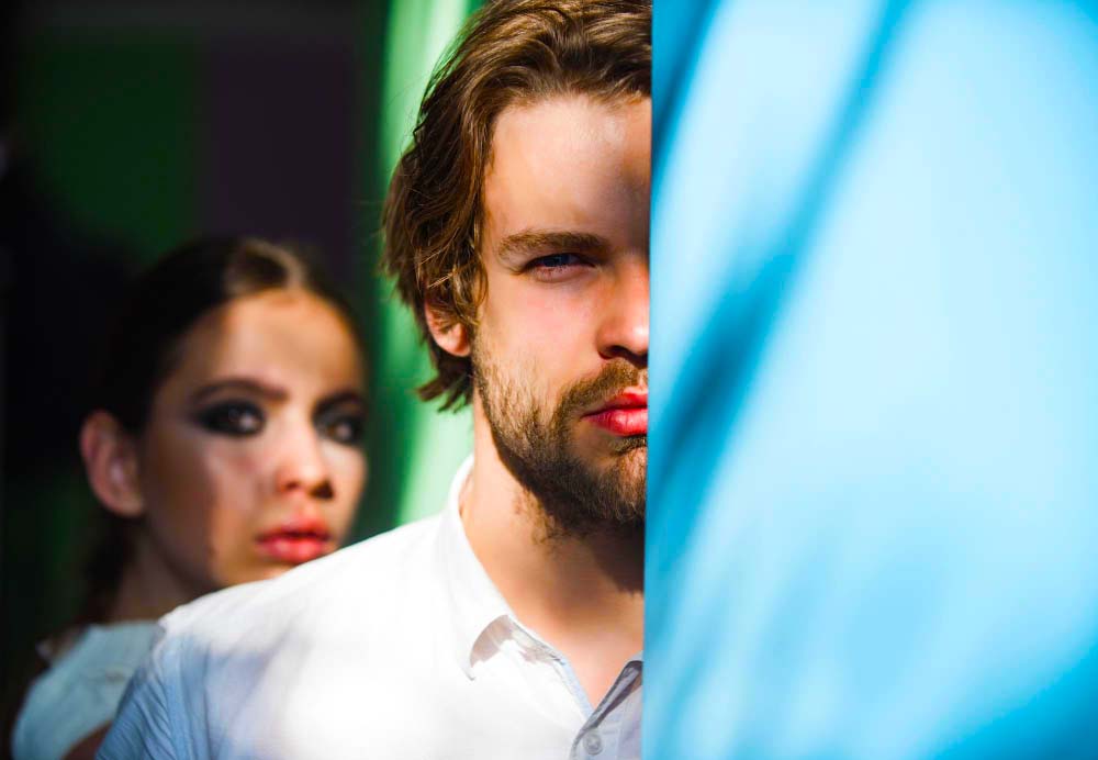 Ako nisi srećan pored nje – Otiđi, ne varaj: Zašto samo slab čovjek ostaje u vezi dok vara