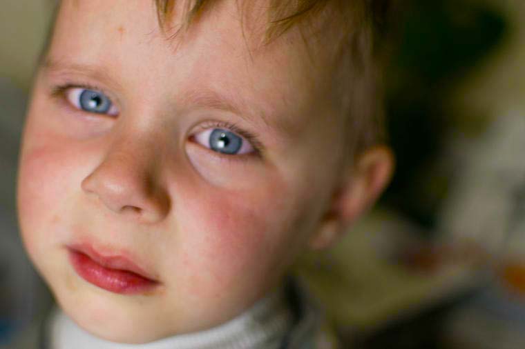 ŽENA DALA SINA (3) NA USVAJANJE: 7 godina kasnije nije mogla da vjeruje šta se desilo sa njim!