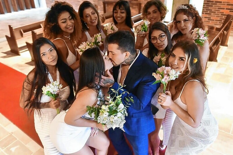 Muškarac koji ima osam žena otkrio njihove “stroge zahtjeve”: Stalno moram biti u formi