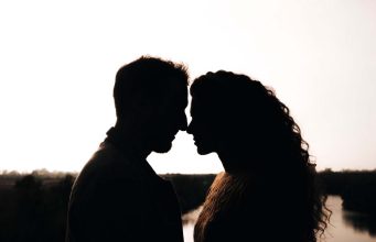 Žena se odluči na prevaru kad je muž zapostavi a drugi muškarac poželi – 5 pravila srećnih odnosa