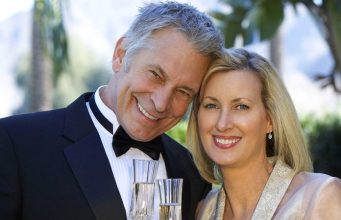 Zreo i pametan muškarac zna da je dobra žena pravo bogatstvo – 7 prednosti veze sa starijim muškarcem