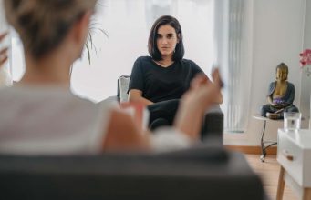 Uz ovaj psihološki trik možete navesti nekoga da češće misli na vas