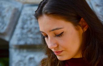 Kada je dobra žena sama sebi najveći neprijatelj – Zašto žena sama sebi staje na put ka sreći u ljubavi