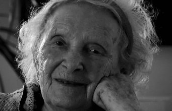 Nemoj na tmurne ljude trošiti svoje sunčane dane – Savjeti bake za sretniji život