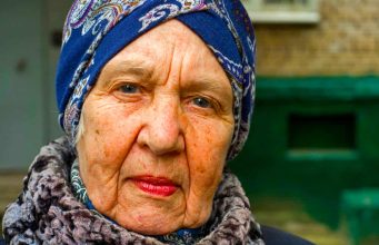 „Da si najpoštenija na svijetu ako se družiš sa lakim ženama i sama si takva“ – Savjeti bake Zdenke