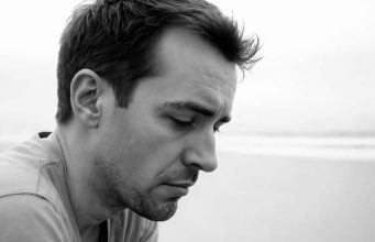 Na kraju nećeš pamtiti riječi svojih neprijatelja, već šutnju svojih „prijatelja“ – Lekcija koju svi nauče na teži način