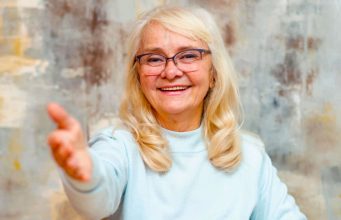 Mogu čuvati unučad, ali neću! Ja sam baka, a ne dadilja. – Priča jedne žene