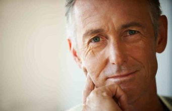 Za uspješan brak, muškarac treba postaviti suprugu na prvo mjesto, a majku na važno drugo – Tvrdi psiholog