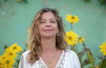 Zrelost je kada znaš da druga osoba laže, ali se samo nasmiješ i nastaviš dalje. – Psihologija odnosa