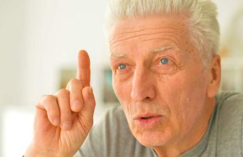 Onaj ko vas pokušava srušiti i povrijediti, već je ispod vas. Zapamtite to dobro.