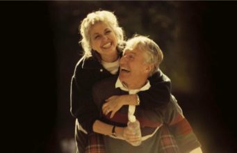 Nisi slabić ako razmaziš ženu, naučiš je na dobrotu i navikneš na pažnju. To su maniri velikih ljudi, takvi su posebni