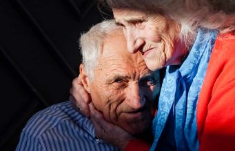 Odvojite vrijeme za roditelje, prije nego što vrijeme odvoji njih od vas. – 6 nesvjesnih grijehova koje većina čini roditeljima