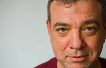 „Ne dozvoli pokvarenim ljudima da upravljaju tvojom glavom – čak ni najbližima.“ – Jasna poruka psihologa